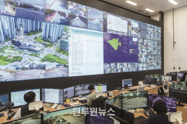 고양시 전역의 상황 정보가 실시간으로 펼쳐지는 고양 스마트시티센터 관제실(출처=고양소식)