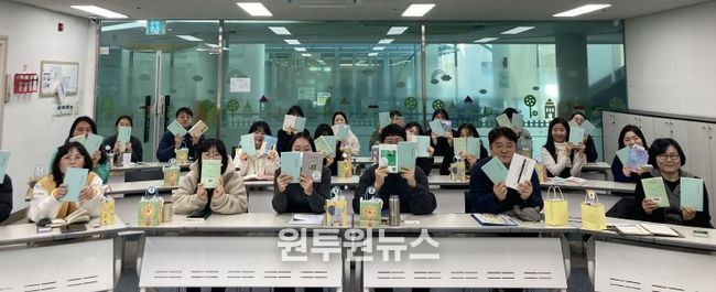 청주복지재단, 책으로 여는 시무식 진행