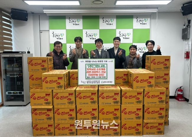 좌측 두 번째부터 정석봉 대표, 조규식 회장, 전정수 센터장