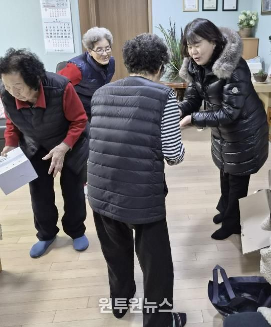 수원시 영통구 광교1동, 관내 경로당 21곳 한파쉼터 점검 및 방한용품 지원