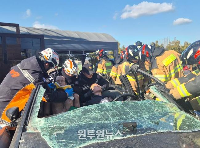 화재,구조,응급처치 신규직원들의 입체적 종합전술훈련 현장