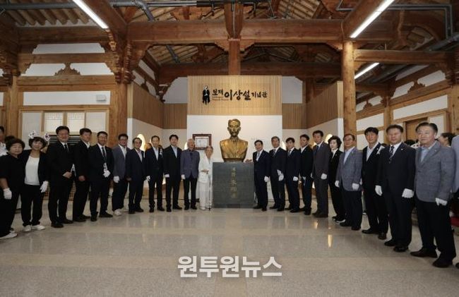 이상설 기념관 독립운동가 흉상 제막식