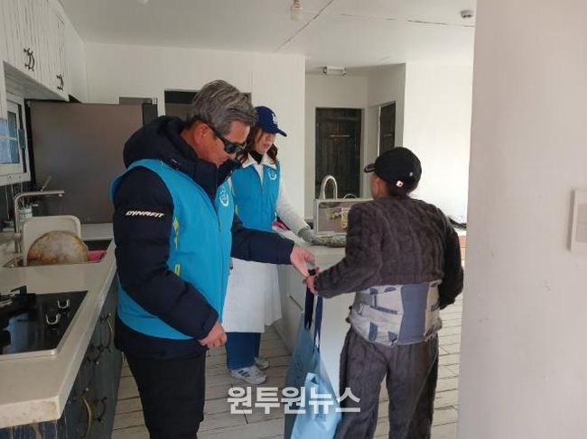 구례군 동절기 1인 가구 대상 안부 확인 꾸러미 전달