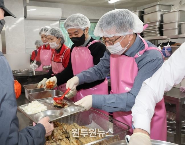 설 맞아 ‘따뜻한 한끼’ 무료급식소 배식 봉사