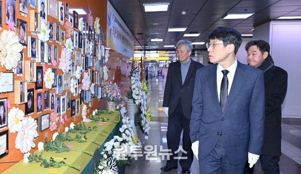 김정기 대구시장 권한대행, 지하철 화재사고 23주기 헌화 참배