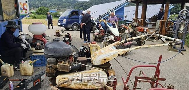 지난해 6월 지곡면 연화리 마을회관에서 진행된 농업기계 순회교육