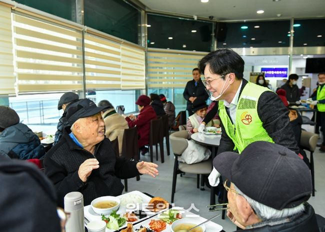 김병수 김포시장, 어르신 점심 직접 챙기며 ‘현장행정’ 시동