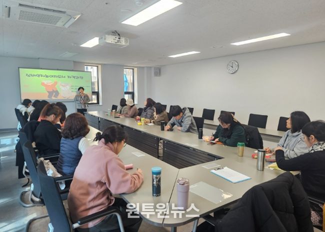 거제시립장승포도서관 '실버인지놀이지도사'과정 성황리 종료