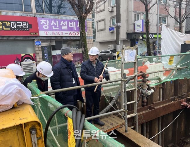 맨홀 추락방지시설 설치‘