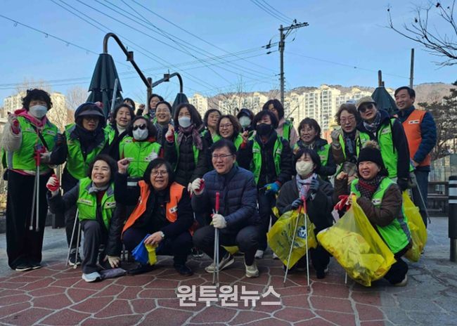 남양주시 호평동 지역봉사단, 봄맞이 호만천 환경정화 활동 실시