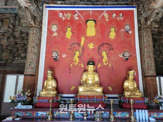 양산 신흥사 석조석가여래삼존좌상