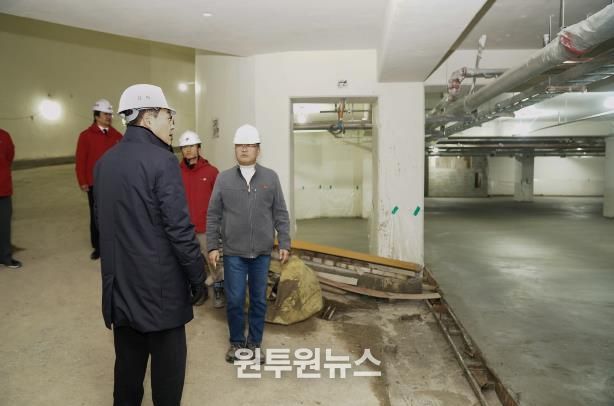 삼청제1공영주차장 공사 현장을 방문한 정문헌 구청장의 모습(2024년 12월)