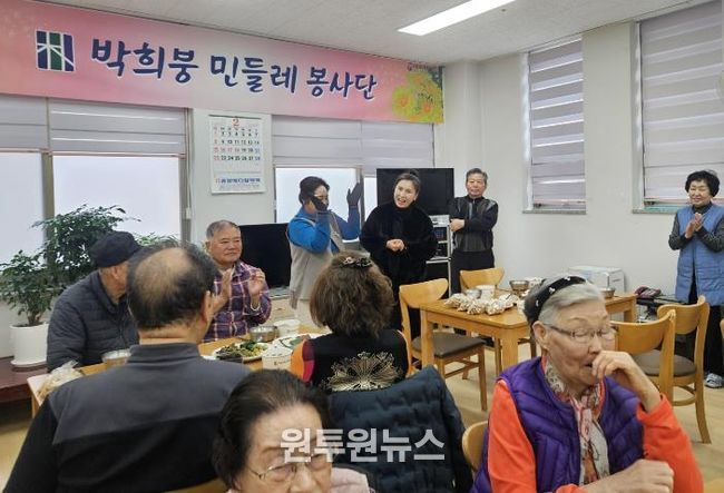 수원시 영통구 매탄4동 박희붕외과 봉사단, 매탄공원경로당 사랑의 찰밥 나눔 봉사활동