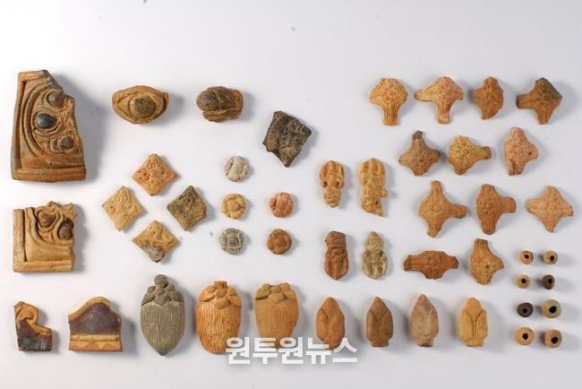 소조사천왕장식편