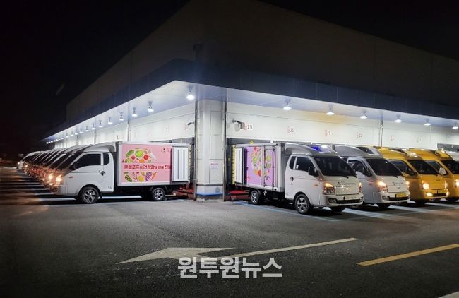 아산시먹거리재단 학교급식지원센터 새학기 식재료 배송차량 출발 사진