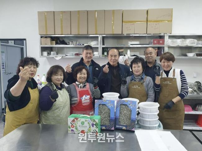 신양면 지역사회보장협의체 사랑의 반찬 나눔 활동 모습