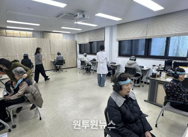 과천시 보건소 치매안심센터는 치매 예방과 조기 관리를 위해 인공지능 기반 ‘맞춤형 뇌훈련 프로그램’을 운영하고 있다고 5일 밝혔다.