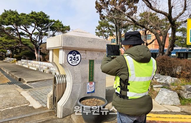 “이제 집 주소 잘 보여요” 장성군, 낡은 건물번호판 고친다