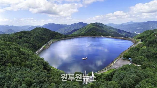 백두산 천지 가평 호명호수… 봄철 기지개 '재개장'