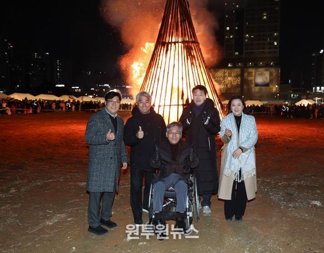 대보름 축제 참석한 시의원 기념 사진