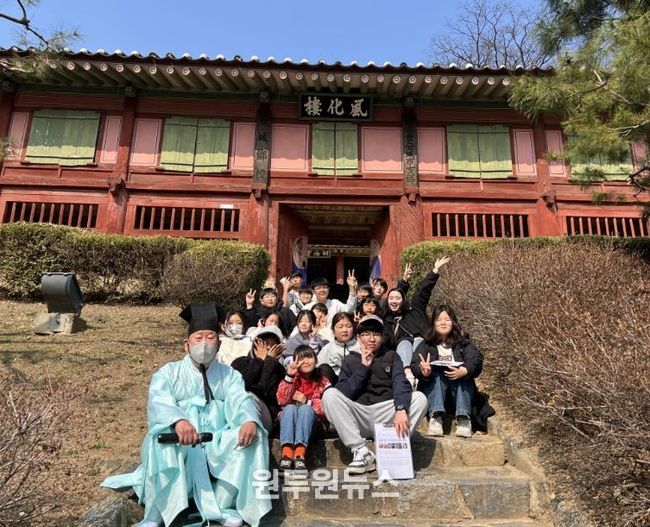 안성 청소년들, 지역 문화유산 탐방으로 굿즈 아이디어를 찾는다