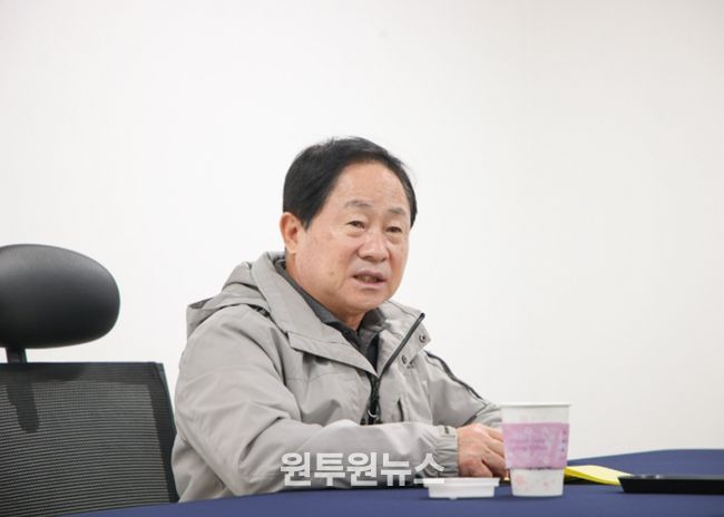 업체관계자와 미팅 중인 주광덕 시장