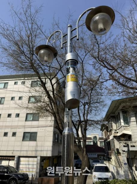 강남어린이공원에 설치된 해충유인퇴치기