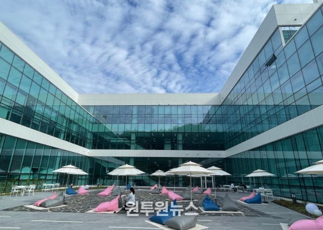 모담도서관 야외정원