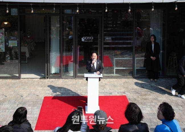 별내 청년 창업랩에서 축사하는 주광덕 시장