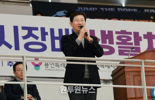 이상일 용인특례시장이 21일 '제1회 용인특례시장배 생활체육 줄넘기대회'에 참석했다