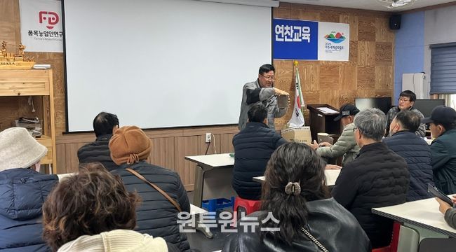 ‘여수시버섯농업인연구회’가 지난 6일 관내 버섯 재배농장에서 우리 농산물 홍보 활동의 일환으로 표고버섯 재배 기술 교육과 체험 행사를 실시했다.