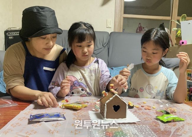 의령군 가족센터 가족끼리 행복캠프 운영사업 ‘가족 비대면 만들기 체험_우리사이 1cm’ 진행