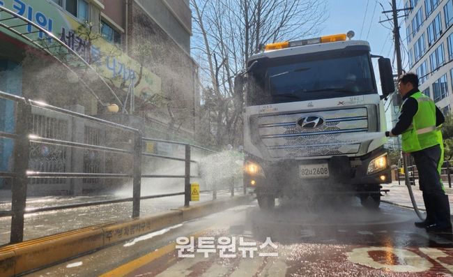 서초구, '새봄맞이 대청소'로 도심 환경정비 마무리