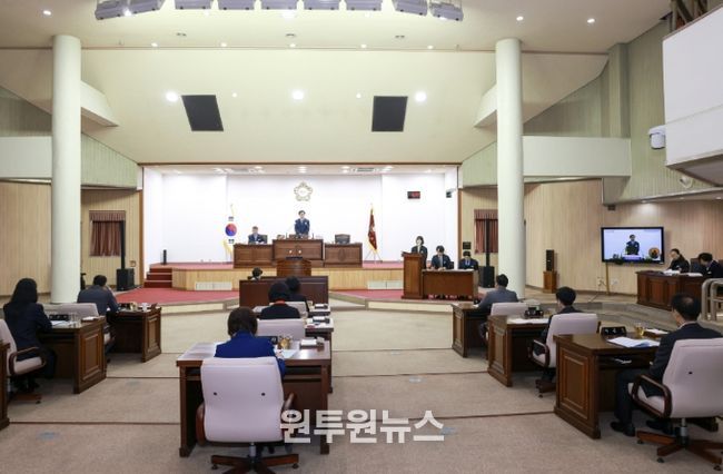 군포시의회는 3월 24 제286회 임시회를 개회, 4월 2일 폐회한다. 사진은 이번 임시회 제1차 본회의 현장.