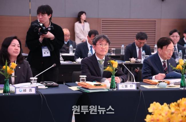 천창수 교육감이 26일 부산에서 열린 '제107회 대한민국교육감 협의회' 총회에서 제출한 아동학대 관련 안건이 전원합의로 의결됐다