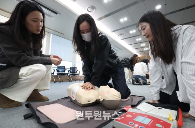 심폐소생술 교육 모습
