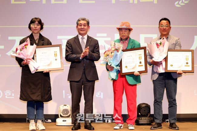 한국곰두리봉사회 봉사자들 격려