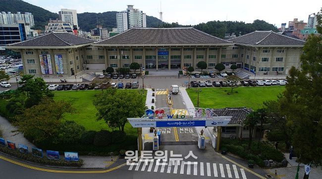 여수시가 청년들의 전입을 축하하고 안정적인 지역 정착을 지원하기 위해 ‘2026년 여수 전입 청년 1인가구 웰컴박스 지원사업’ 대상자를 오는 4월부터 모집한다.