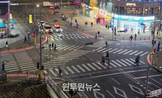 파주시, 바닥형 보행신호등 확대 시범 설치