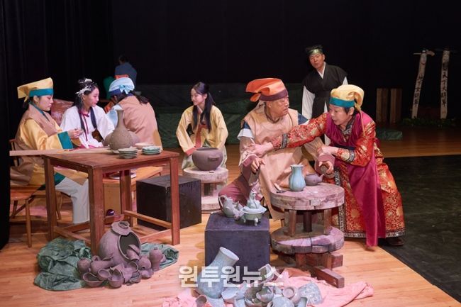 극단 청자의 공연