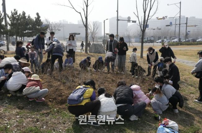 시흥시 배곧2동, 봄맞이 소망나무 심기 행사 진행