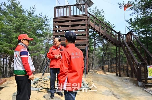 26년 3월 29일 이병선 시장 산불초소 방문 당시