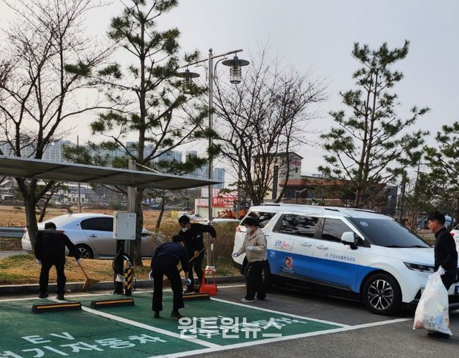 안성시시설관리공단 교통약자지원팀, 안전한 환경 조성 및 이용객 편의를 위한 주변 환경 정화 활동 첫 실시