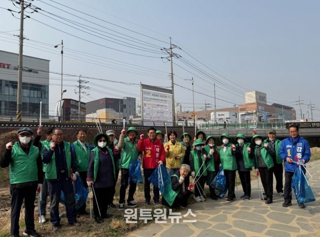 안성시 안성3동 새마을 남·녀협의회, 상춘객 맞이 금석천 환경정화 실시