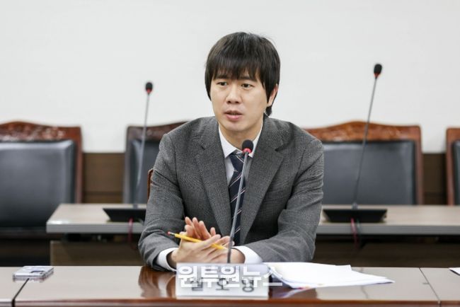 안산시의회 설호영 의원이 지난달 24일 제1상임위원실에서 열린 제302회 임시회 문화복지위원회에서 자신이 대표 발의한 ‘안산시 출산 장려 지원 등에 관한 조례 일부개정조례안’에 대해 설명하고 있다.