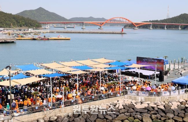 2025년 개장한 마량놀토수산시장의 모습