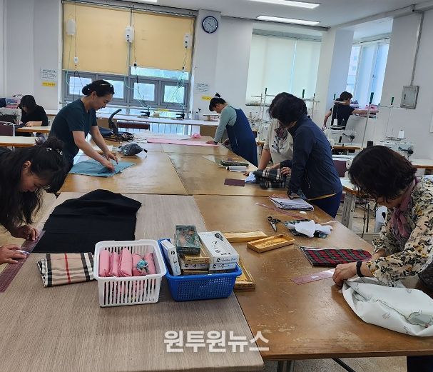 영주시는 4월6일부터 10일까지 2026년 행복학습센터 수강생을 모집한다(수강생들 교육모습)