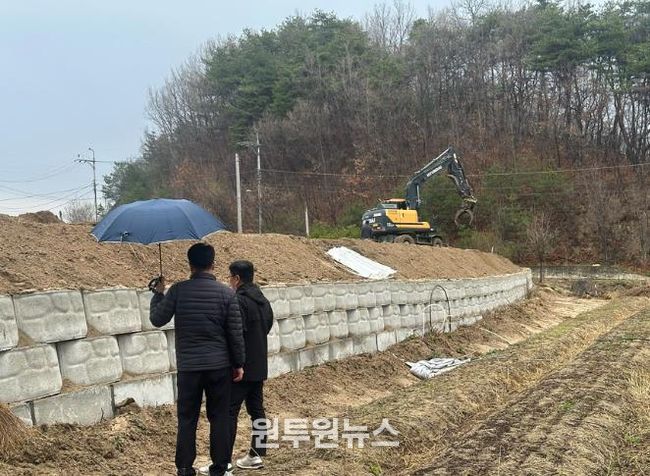 영주시는 봄철 재해 취약 시기 대비 개발행위 허가지 안전점검에 나섰다(점검 모습).