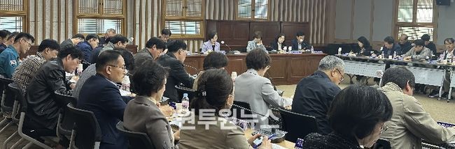 7일 영천시장 권한대행 최정애 부시장 주재로 확대간부회의가 진행됐다.