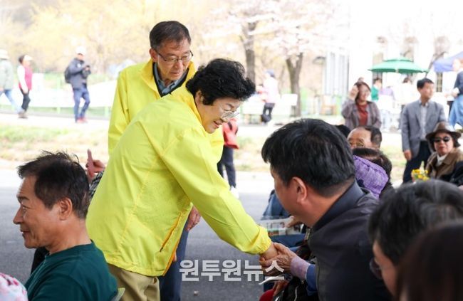 만개한 산수유와 함께한 봄, 제27회 이천백사산수유꽃축제 성황리 마무리